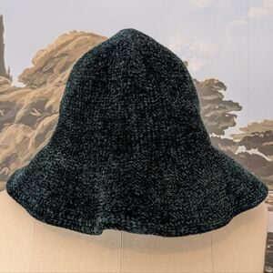 Green chenille bucket hat (brand new)